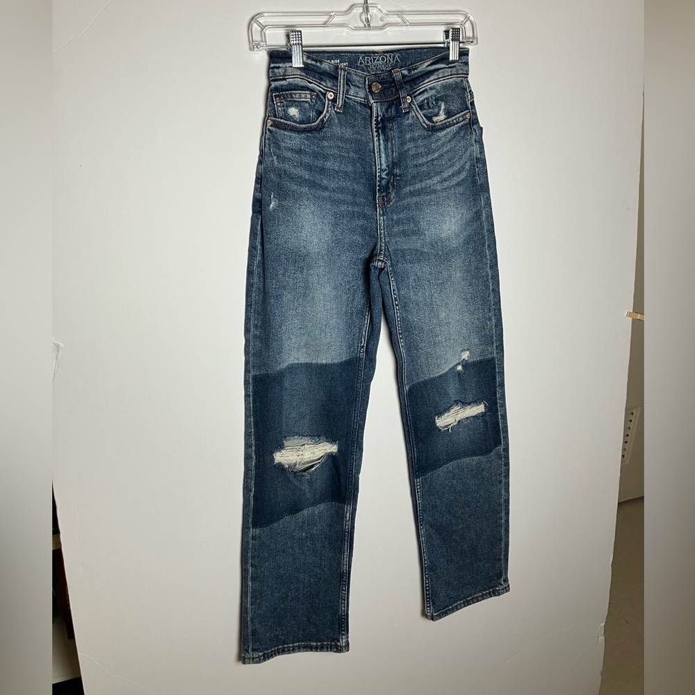 Highest Rise, Vintage Straight Leg Size 1 Stylish Blue Distressed Womans Jeans